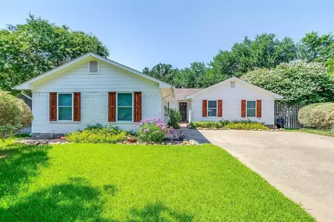 5200 Prince Charles Ct, Arlington, TX 76017