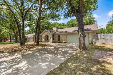 421 Twin Creek Dr, Hurst, TX 76053