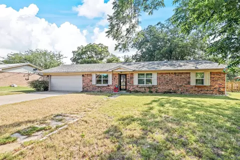 917 N Pecan St, Hico, TX 76457