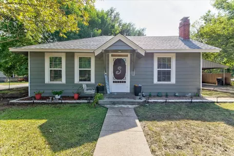 106 S Pendell Ave, Cleburne, TX 76033