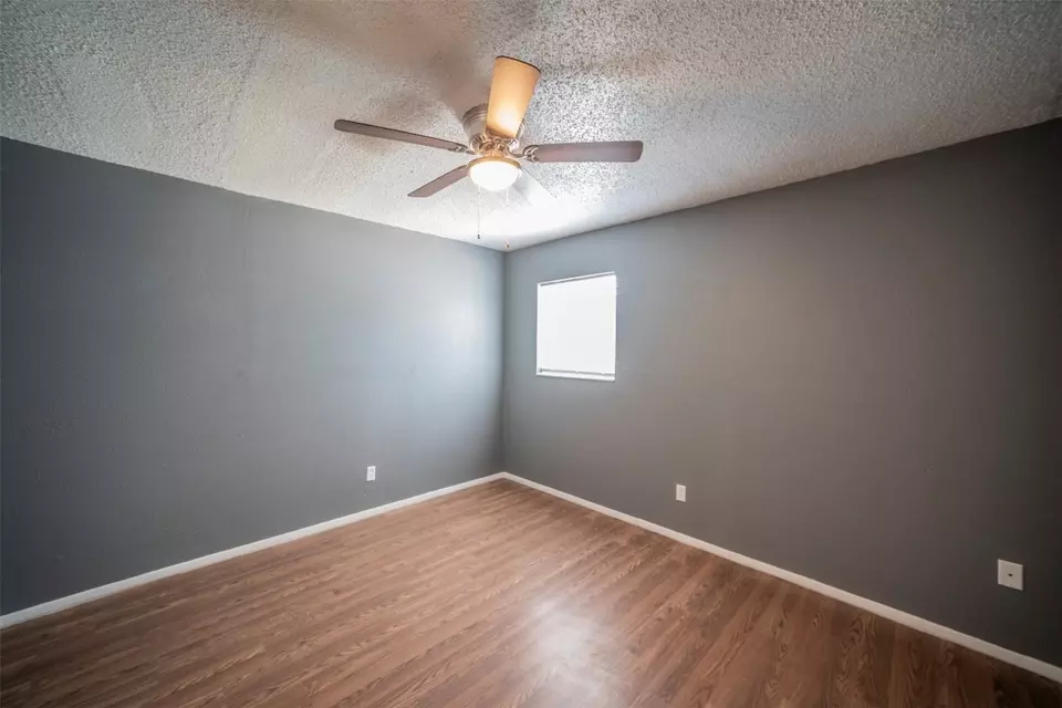  2945 Hunting Dr, Fort Worth, TX 76119 photo 14