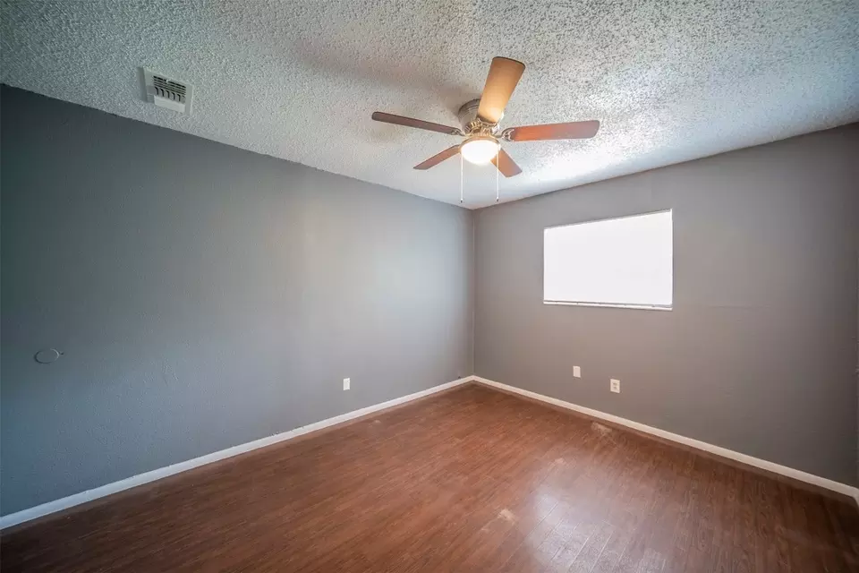  2945 Hunting Dr, Fort Worth, TX 76119 photo 21