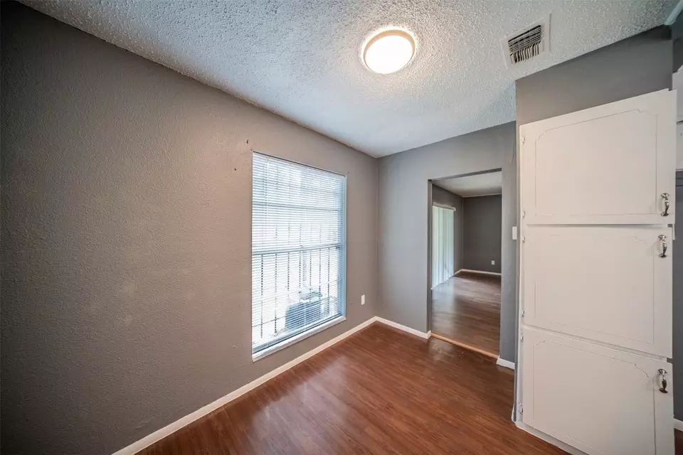  2945 Hunting Dr, Fort Worth, TX 76119 photo 9