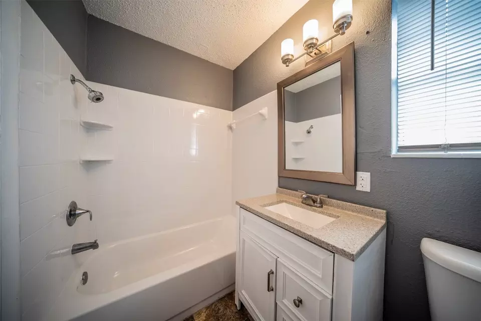  2945 Hunting Dr, Fort Worth, TX 76119 photo 23