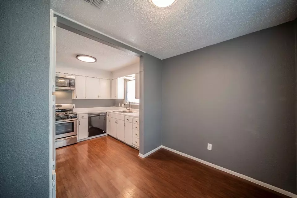  2945 Hunting Dr, Fort Worth, TX 76119 photo 13