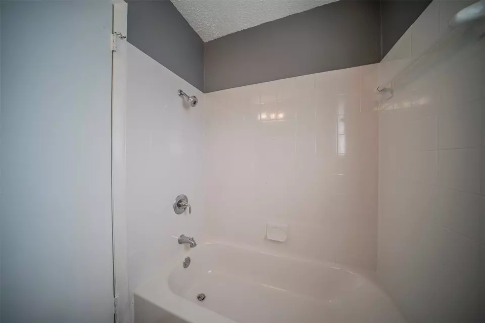  2945 Hunting Dr, Fort Worth, TX 76119 photo 18