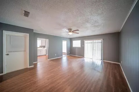 2945 Hunting Dr, Fort Worth, TX 76119