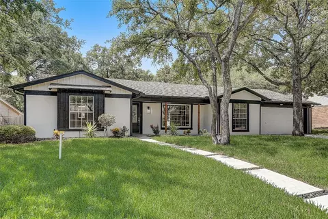 700 Kentwood Cir, Bedford, TX 76021
