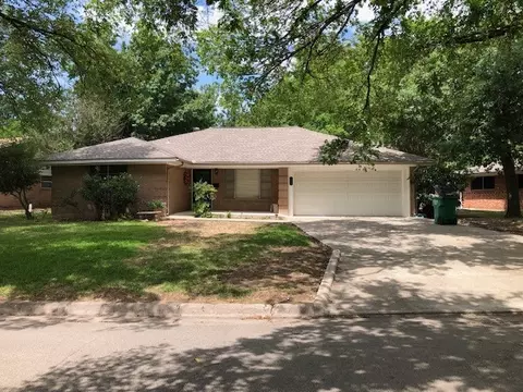 303 Melody Ln, Gainesville, TX 76240