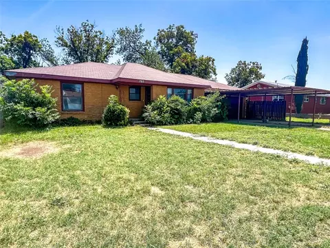 705 E Main St, Knox City, TX 79529