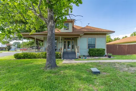 404 W Cockrell St, Celeste, TX 75423