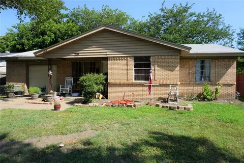 226 W Cober Dr, Grand Prairie, TX 75051
