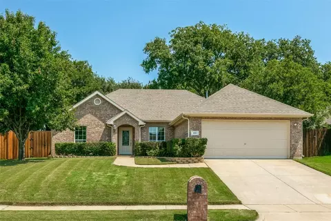 401 Brookside Dr, Lake Dallas, TX 75065