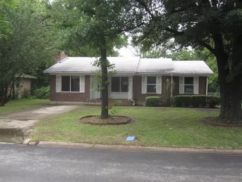 207 E Russell Ave, Bonham, TX 75418