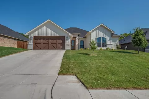 202 Buckeye Dr, Weatherford, TX 76086