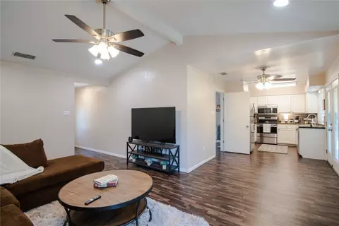 5917 Willow Branch Dr, Arlington, TX 76017