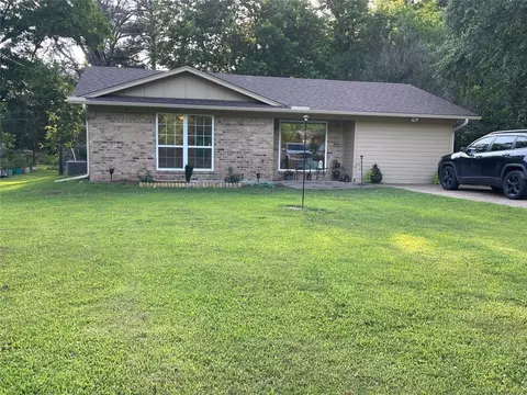 107 N Saint John St, Bogata, TX 75417