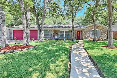 1232 W Redbud Dr, Hurst, TX 76053