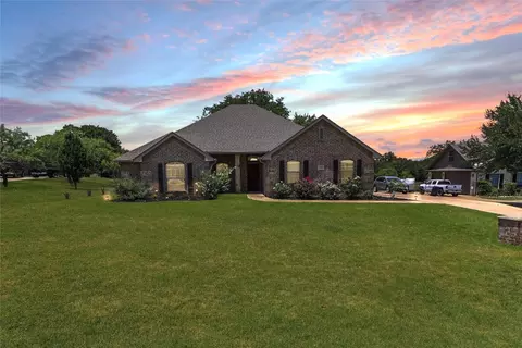 189 Lost Oak Dr, Azle, TX 76020