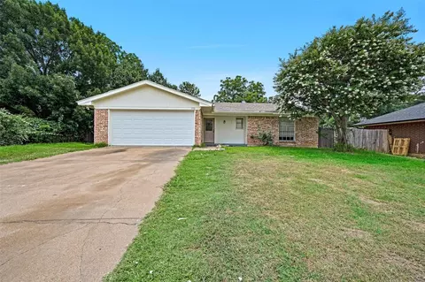 153 Mountain View Dr, Azle, TX 76020