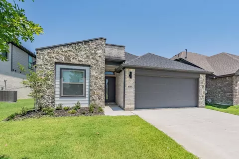 650 Erin Hills Dr, Red Oak, TX 75154