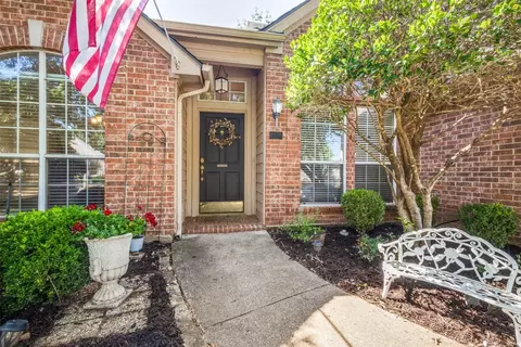2200 Knob Hill Dr, Corinth, TX 76210