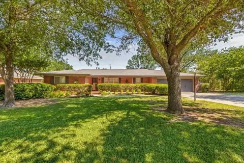 1305 W Westhill Dr, Cleburne, TX 76033
