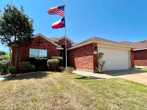 2038 Lake Trail Dr, Heartland, TX 75126