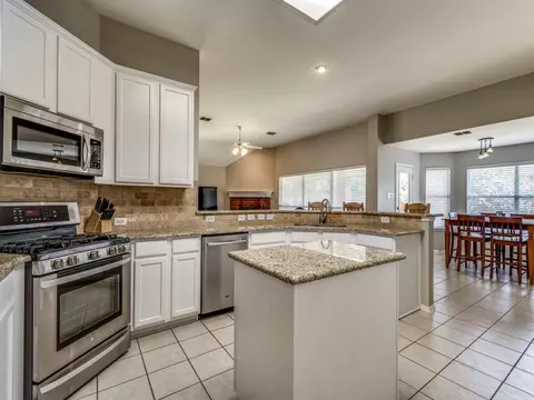 2720 Hereford Rd, Denton, TX 76210