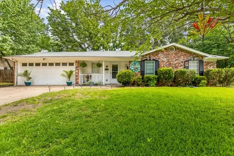 504 Judith St, Burleson, TX 76028