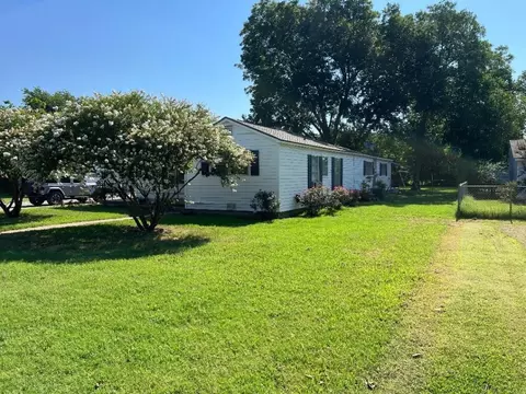 202 N Bosque St, Whitney, TX 76692