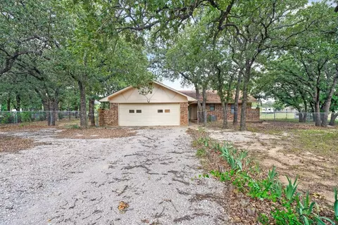 106 Montgomery Rd, Mineral Wells, TX 76067