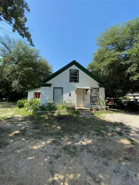 607 Mccubbin St, Gainesville, TX 76240