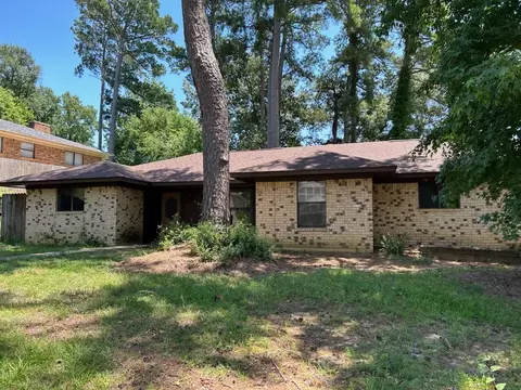 1322 Colgate Dr, Longview, TX 75601
