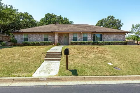 617 W Louella Dr, Hurst, TX 76054
