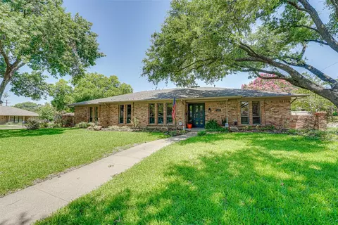 4237 Royal Ridge Dr, Dallas, TX 75229