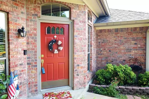 7120 Cook Cir, North Richland Hills, TX 76182