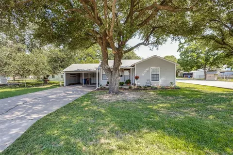512 Pendleton Dr, Farmersville, TX 75442