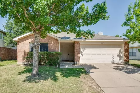 2217 Overlook Ln, Denton, TX 76207