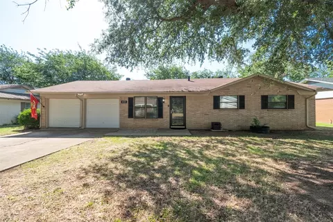 1221 Cozby St E, Benbrook, TX 76126
