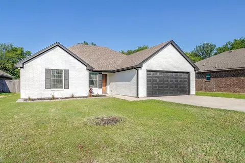 205 Shady Ln, Azle, TX 76020