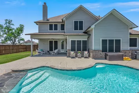221 Livingston Dr, Bossier City, LA 71112