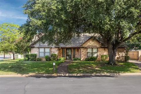 200 Stratford Ct, Hurst, TX 76054