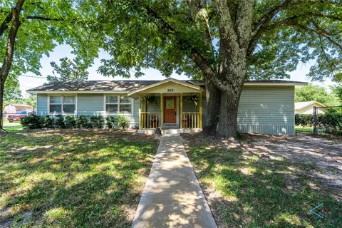 203 Lynn Creek Cv, Mabank, TX 75156
