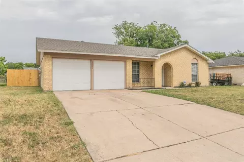 3241 Centennial Rd, Forest Hill, TX 76119