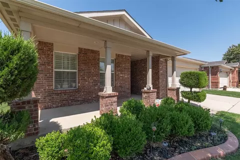 15941 Blaketree Dr, Fort Worth, TX 76177