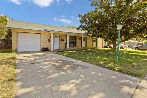 721 E Mustang St, Crowley, TX 76036
