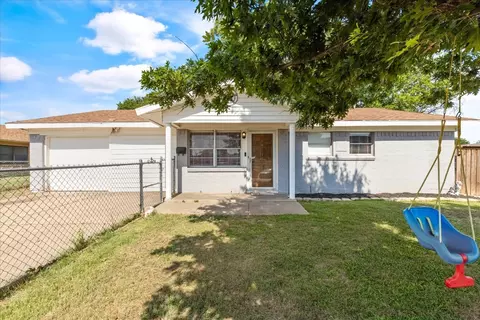 705 Newton St, Blue Mound, TX 76131