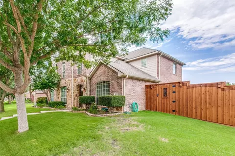 8013 Wilmington Dr, Rowlett, TX 75089