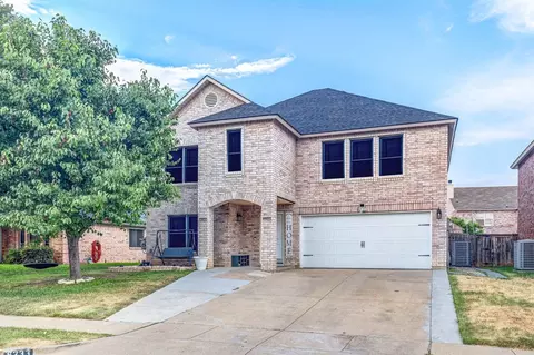 5233 Dillon Cir, Haltom City, TX 76137